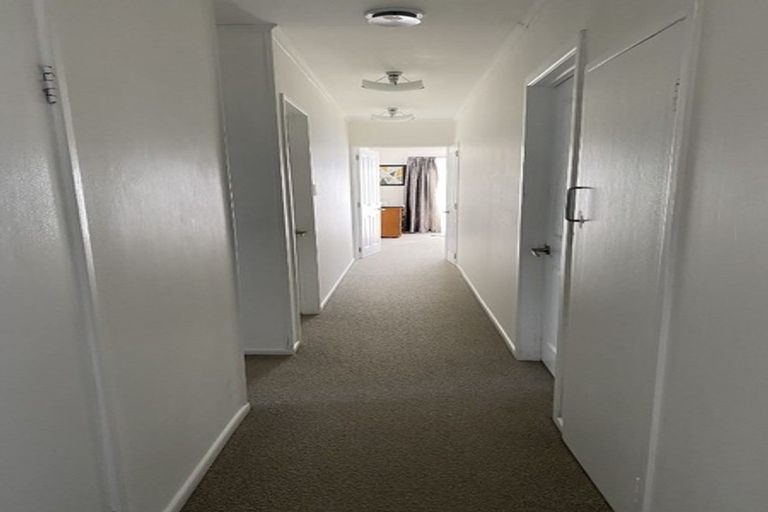 Photo of property in 2/24 Hatherlow Street, Glenfield, Auckland, 0629