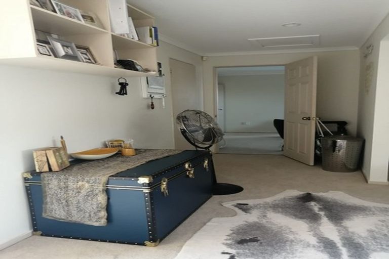 Photo of property in 1/31 Becroft Drive, Forrest Hill, Auckland, 0620