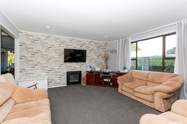 Photo of property in 14 Karaka Street, Merrilands, New Plymouth, 4312