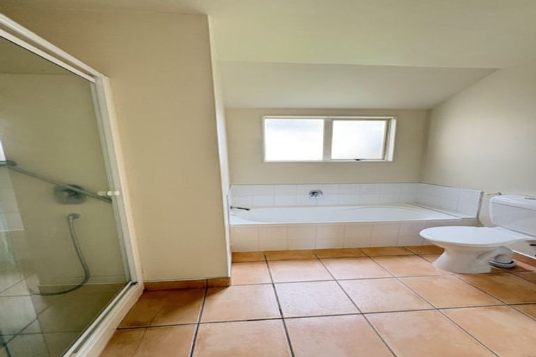 Photo of property in 31 Bronzewing Terrace, Unsworth Heights, Auckland, 0632