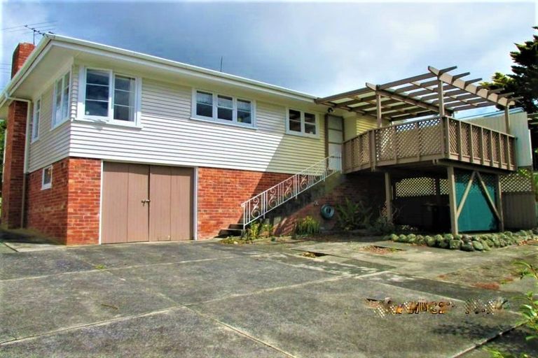 Photo of property in 37 St Leonards Road, Kelston, Auckland, 0602