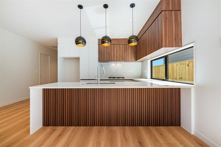 Photo of property in 28 Whakairo Crescent, Gulf Harbour, 0930