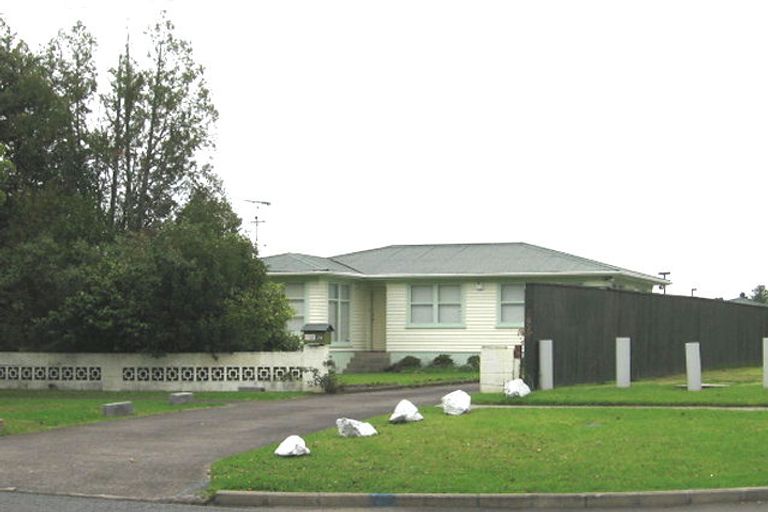 Photo of property in 496 Don Buck Road, Massey, Auckland, 0614