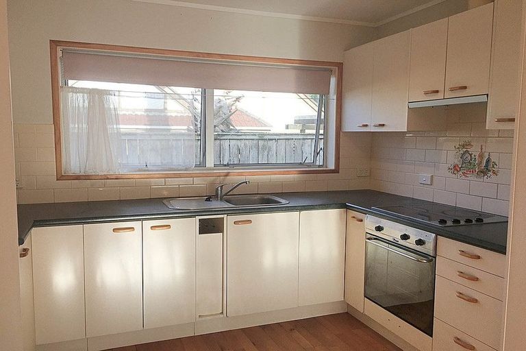 Photo of property in 2/11 Rapallo Place, Farm Cove, Auckland, 2012