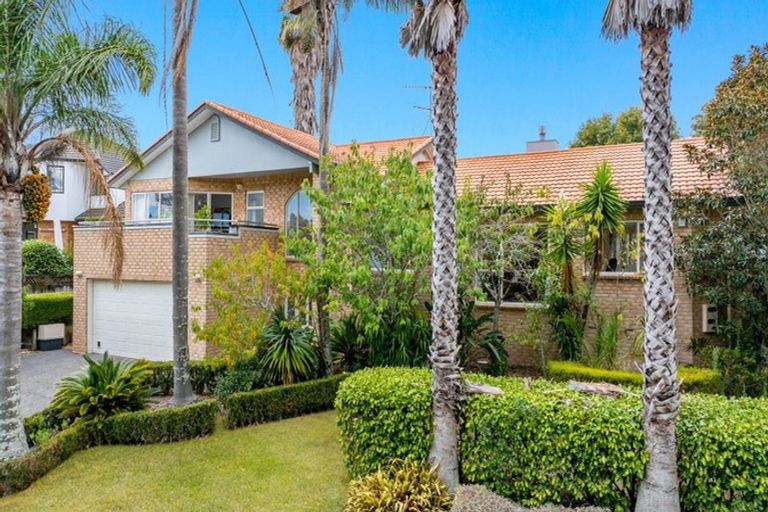 Photo of property in 12 Stonedge Lane, Rosedale, Auckland, 0632