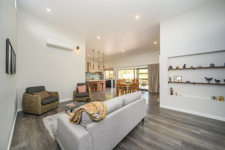 Photo of property in 107 Cashmere Drive, Fitzherbert, Palmerston North, 4410