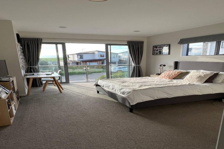 Photo of property in 70 Headland Drive, Long Bay, Auckland, 0630