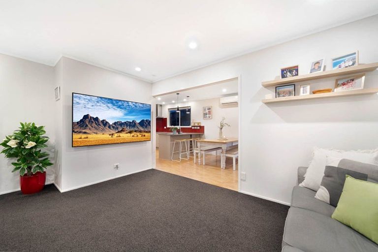 Photo of property in 86 Rosewarne Crescent, Glendene, Auckland, 0602