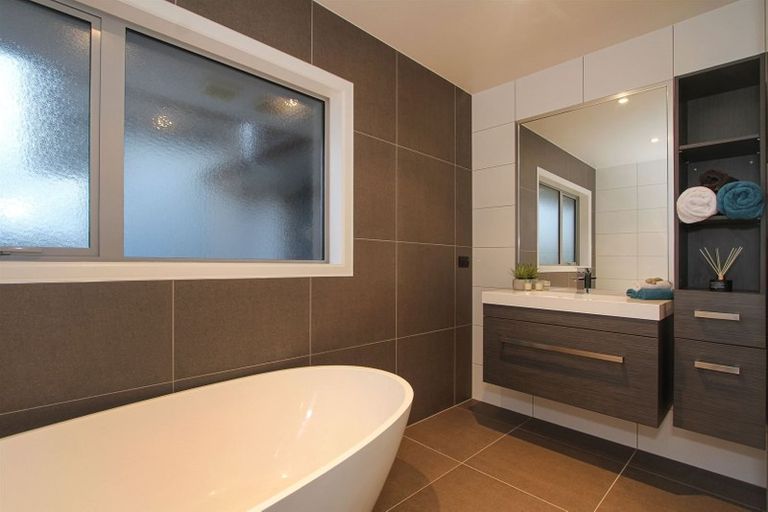 Photo of property in 3 Millbrook Drive, Waiuku, 2683