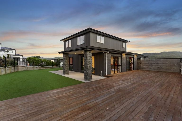 Photo of property in 2 Opaoa Way, Aotea, Porirua, 5024