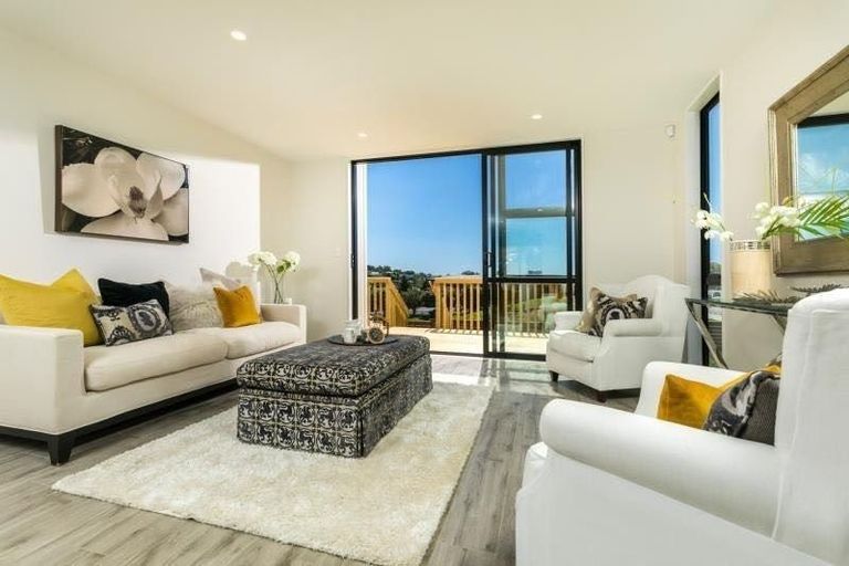 Photo of property in 8 Seafarer Crescent, Stanmore Bay, Whangaparaoa, 0932