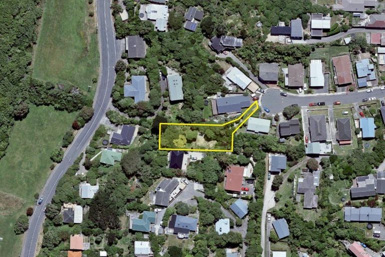 Photo of property in 13 Twomey Grove, Houghton Bay, Wellington, 6023
