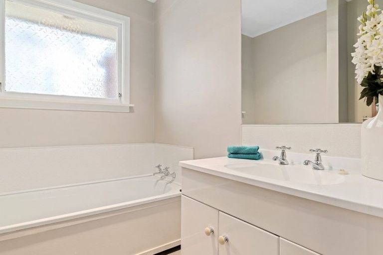 Photo of property in 15 Tralee Place, Bishopdale, Christchurch, 8053