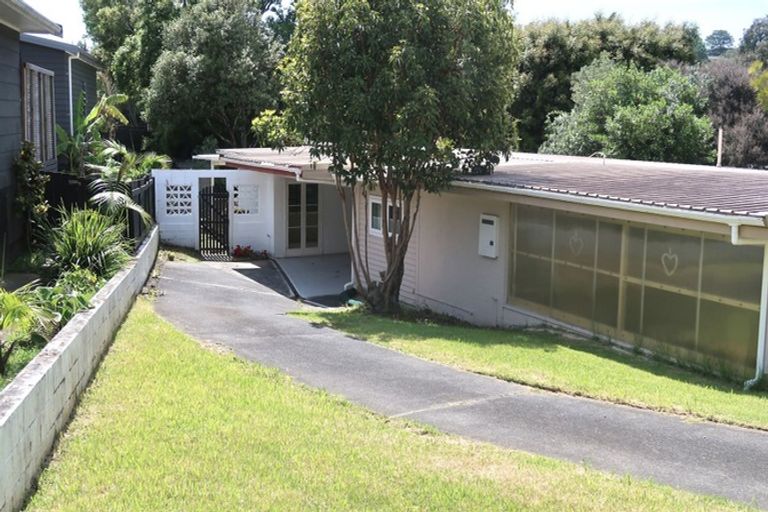 Photo of property in 2/2 Flavia Close, Torbay, Auckland, 0630