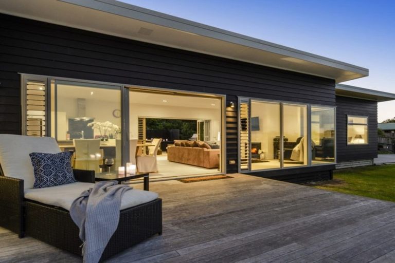 Photo of property in 22 Wonderview Road, Leigh, 0985