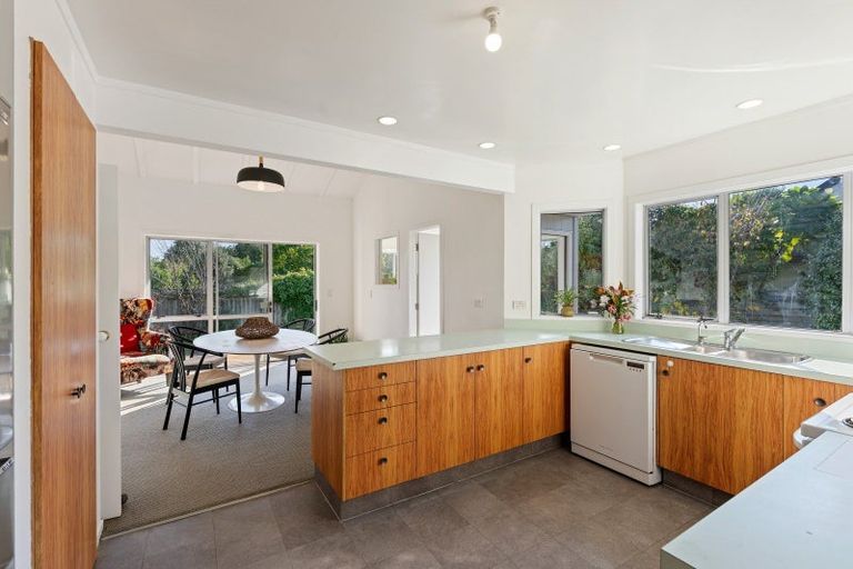 Photo of property in 285 Te Moana Road, Waikanae, 5036