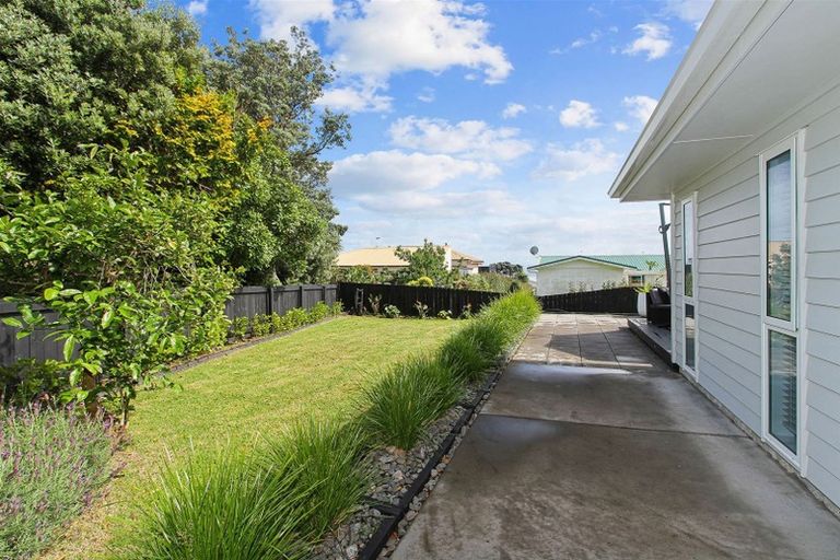 Photo of property in 28a Torkar Road, Clarks Beach, 2122