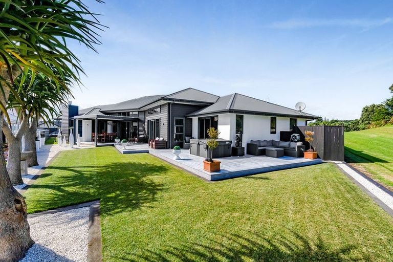 Photo of property in 10 Augusta Grove, Waiwhakaiho, New Plymouth, 4312