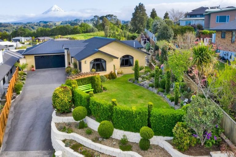 Photo of property in 4 Willow Place, Whalers Gate, New Plymouth, 4310