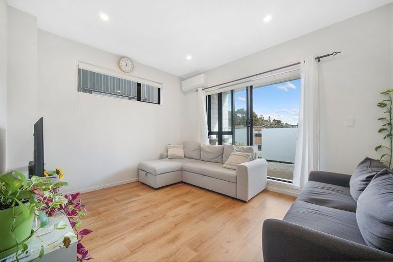 Photo of property in 12/9 Schnapper Rock Road, Greenhithe, Auckland, 0632