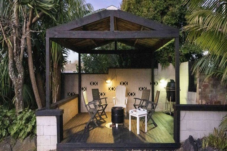 Photo of property in 35 Kurnell Drive, Botany Downs, Auckland, 2010