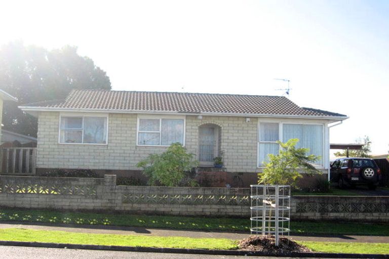 Photo of property in 6 Astor Place, Manurewa, Auckland, 2102