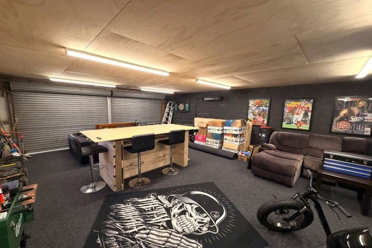 Photo of property in 25 Mokau Place, Terrace End, Palmerston North, 4410