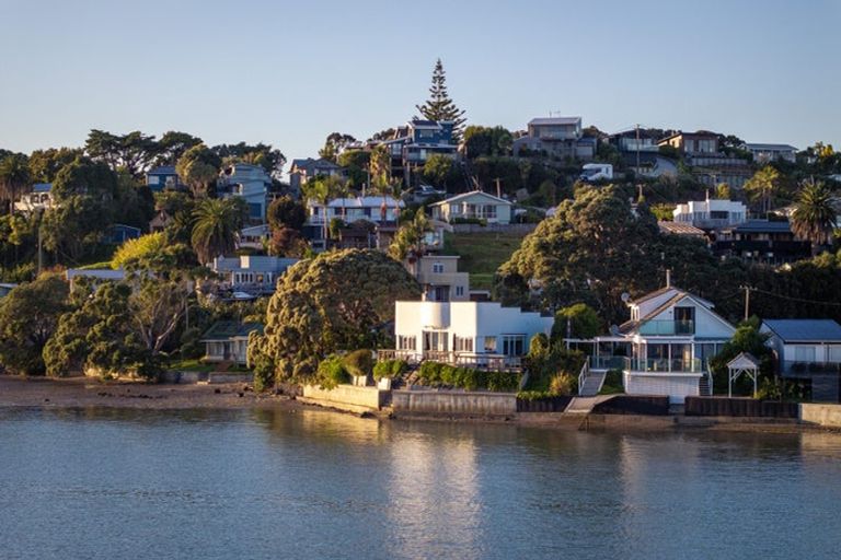 Photo of property in Wallis Street, Raglan, 3225