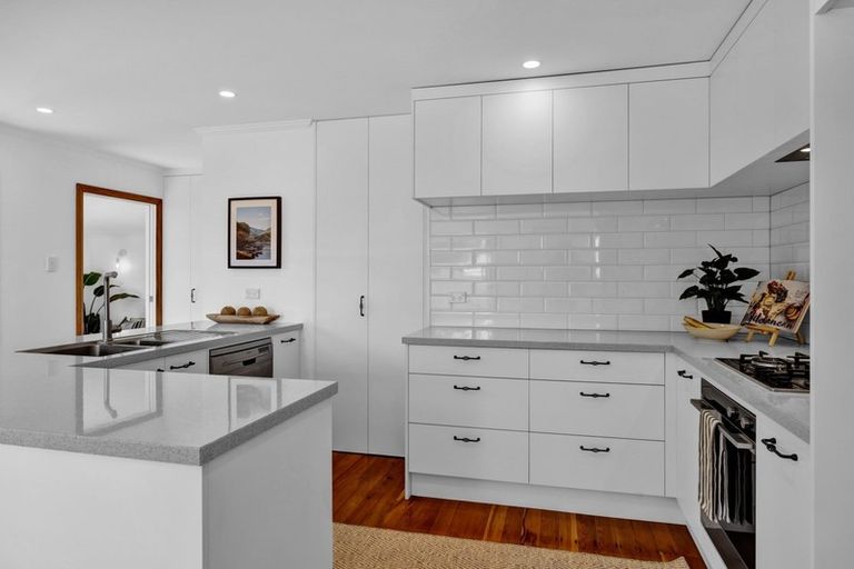 Photo of property in 137/1b Seaview Road, Westown, New Plymouth, 4310