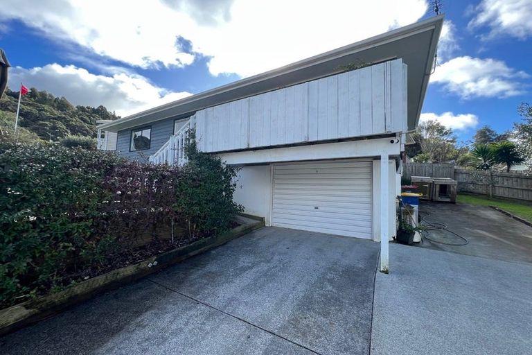 Photo of property in 1/3 Fernlea Rise, Bayview, Auckland, 0629