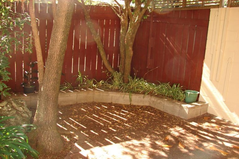 Photo of property in 2/92 Sartors Avenue, Browns Bay, Auckland, 0630