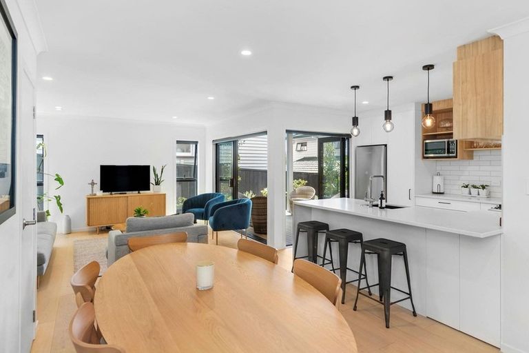 Photo of property in 125b Point Chevalier Road, Point Chevalier, Auckland, 1022