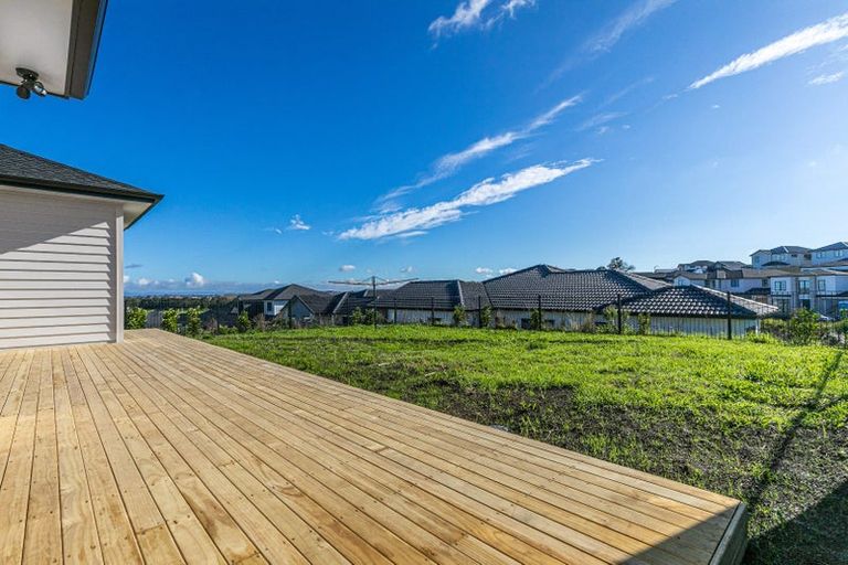 Photo of property in 16 Captain Rings Drive, Papakura, 2110