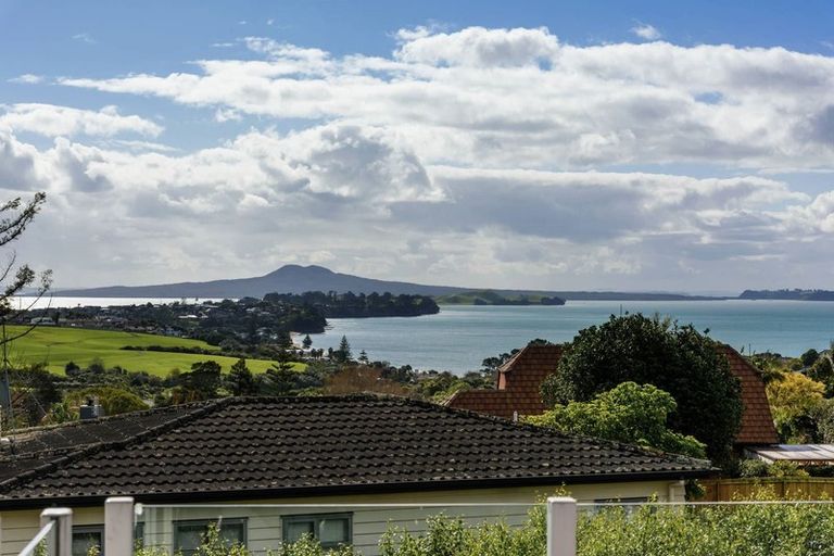 Photo of property in 118 Bleakhouse Road, Mellons Bay, Auckland, 2014