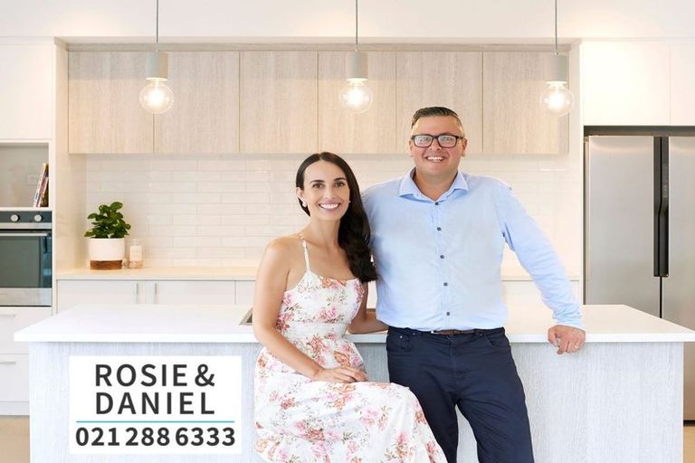 Photo of property in 33a Gill Avenue, Te Atatu Peninsula, Auckland, 0610