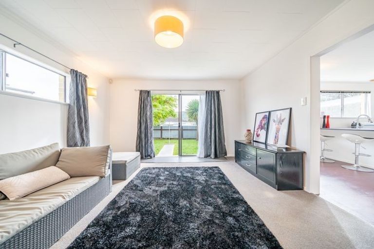 Photo of property in 2/5 Oregon Drive, Maoribank, Upper Hutt, 5018