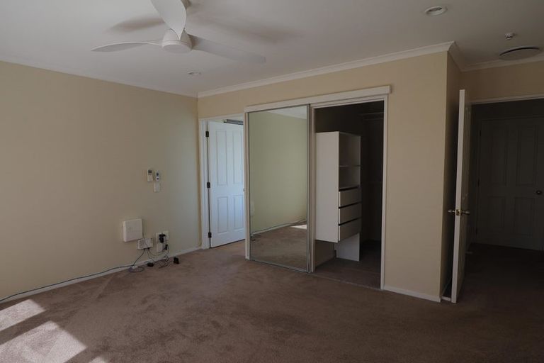 Photo of property in 9 Graven Court, Henderson, Auckland, 0612