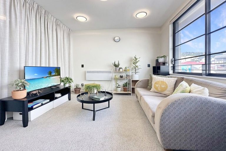 Photo of property in 208/3 Roxburgh Street, Mount Victoria, Wellington, 6011