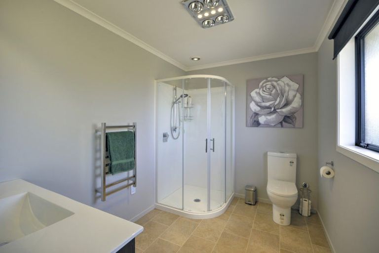 Photo of property in 7 Routhan Way, Carterton, 5713