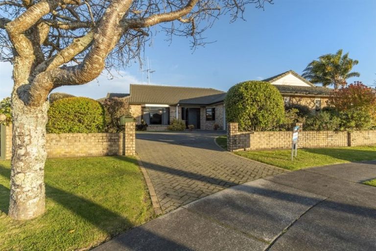 Photo of property in 42 Manor Park Drive, Pyes Pa, Tauranga, 3112