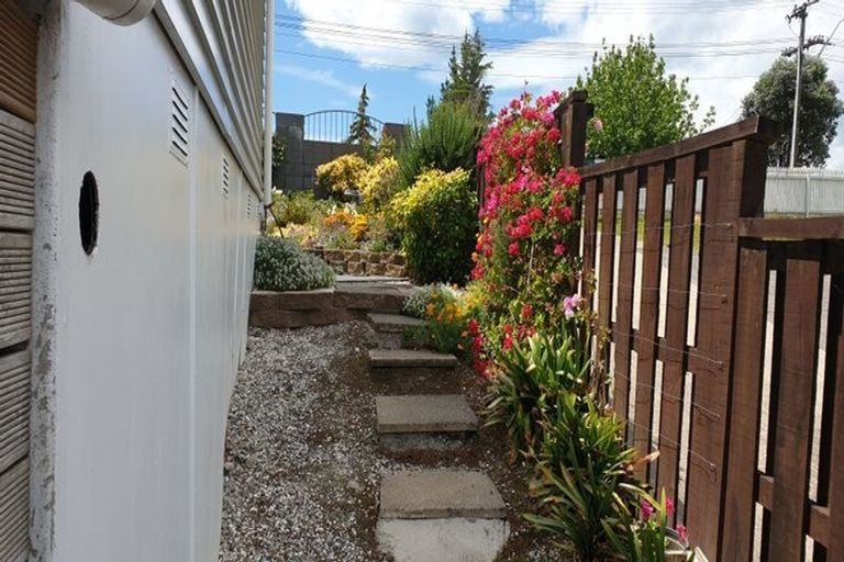 Photo of property in 2/103 Arran Road, Browns Bay, Auckland, 0630