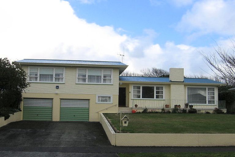Photo of property in 28 Churchill Avenue, Hokowhitu, Palmerston North, 4410