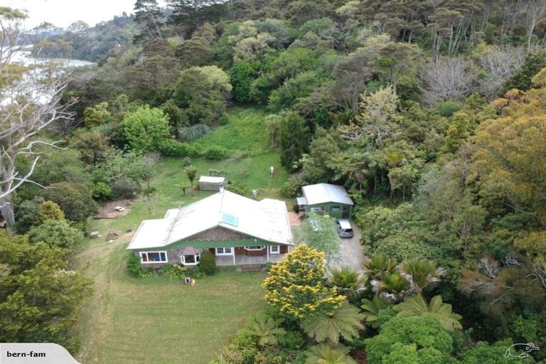 Photo of property in 219 Wade River Road, Wade Heads, Whangaparaoa, 0932