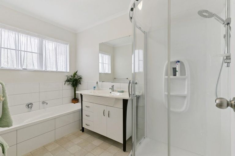 Photo of property in 87 Victory Crescent, Tawa, Wellington, 5028