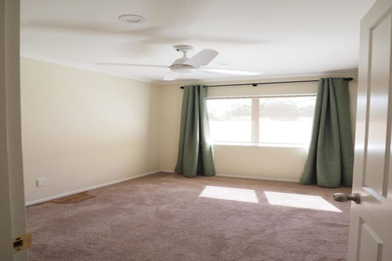 Photo of property in 9 Graven Court, Henderson, Auckland, 0612