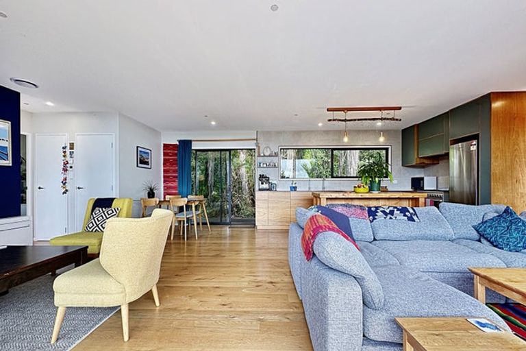 Photo of property in 144 Opanuku Road, Henderson Valley, Auckland, 0612