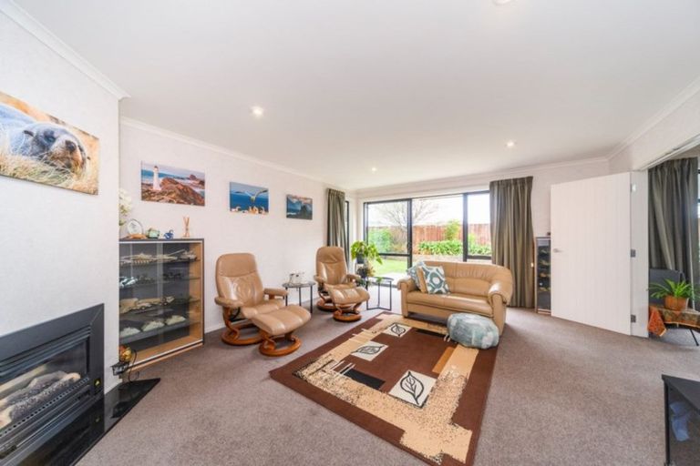 Photo of property in 49 Rosalie Terrace, Kelvin Grove, Palmerston North, 4414