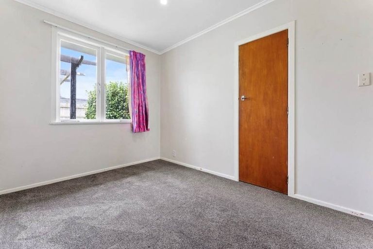 Photo of property in 536 Glenfield Road, Glenfield, Auckland, 0629