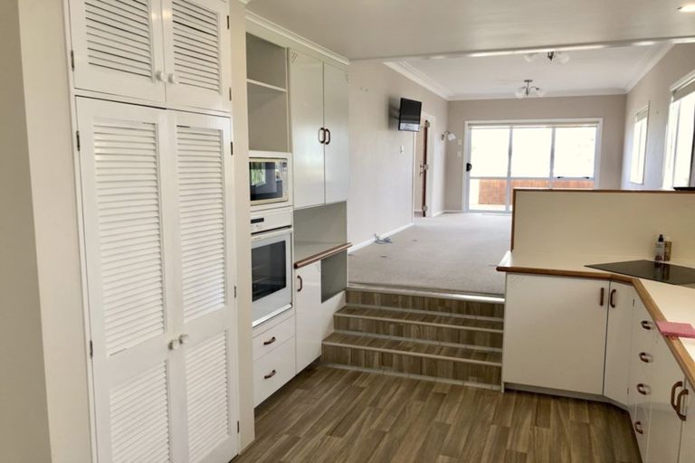 Photo of property in 100 Rosier Road, Glen Eden, Auckland, 0602