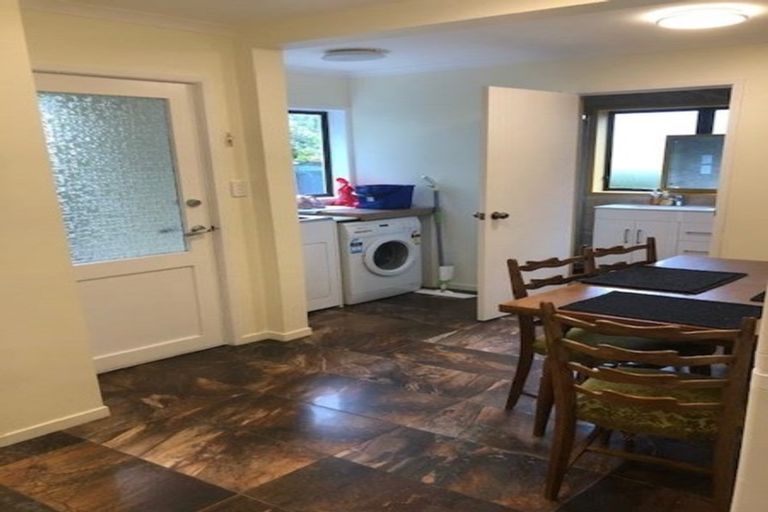 Photo of property in 2/215 Eskdale Road, Birkenhead, Auckland, 0626